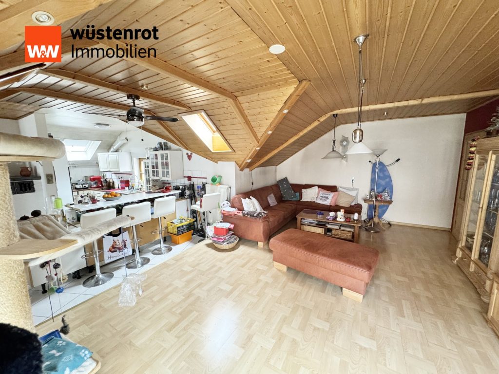 Immobilienangebot - Eisenberg - Alle - +++EISENBERG: 4 ZIMMER DACHGESCHOSSWOHNUNG MIT BALKON UND GARTENANTEIL+++