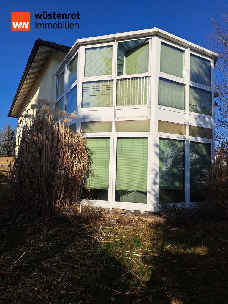 Immobilienangebot - Ingolstadt - Alle - Gelegenheit! 2-Parteien-Haus mit großem Grundstück in guter Lage