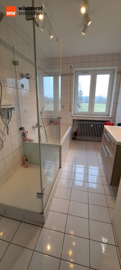 Immobilienangebot - Aresing - Alle - Großzügig geschnittene, helle 3-Zi.-Whg. mit 2 Balkonen