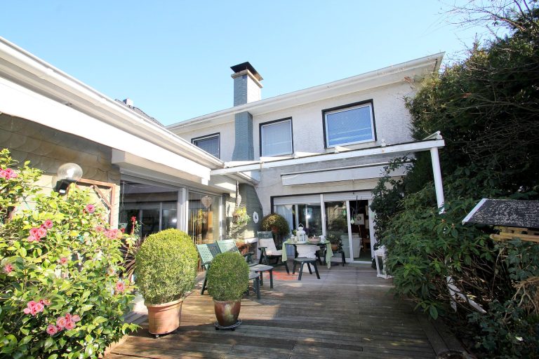 Immobilienangebot - Wuppertal - Alle - Einmalige Kapitalanlage in Cronenberg. Haus mit Niessbrauch und 4500 qm großem Grundstück