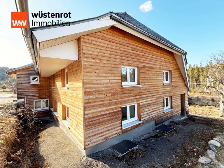 Immobilienangebot - Feldberg-Altglashütten - Alle - Schwarzwaldpoesie am Feldberg. Zuhause zwischen Himmel und Seen. 10 Zimmer.
Mit Gästehaus im Garten.
