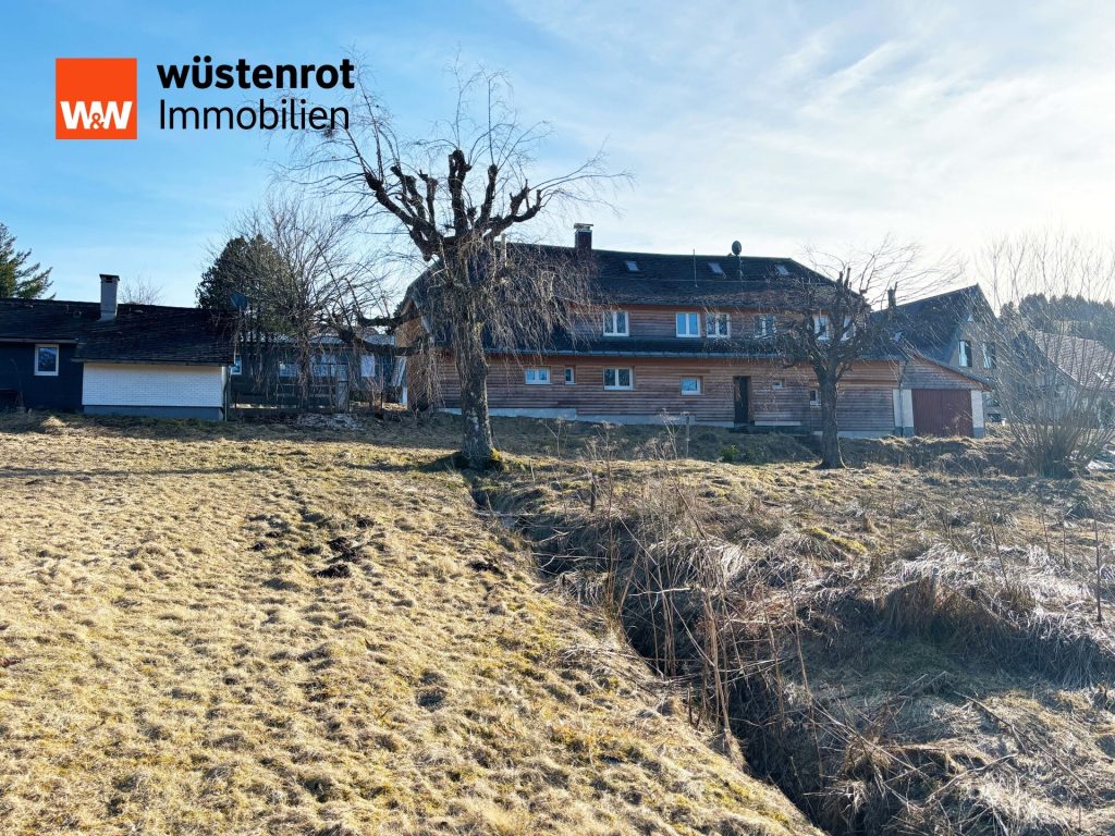 Immobilienangebot - Feldberg-Altglashütten - Alle - Schwarzwaldpoesie am Feldberg. Zuhause zwischen Himmel und Seen. 10 Zimmer.
Mit Gästehaus im Garten.