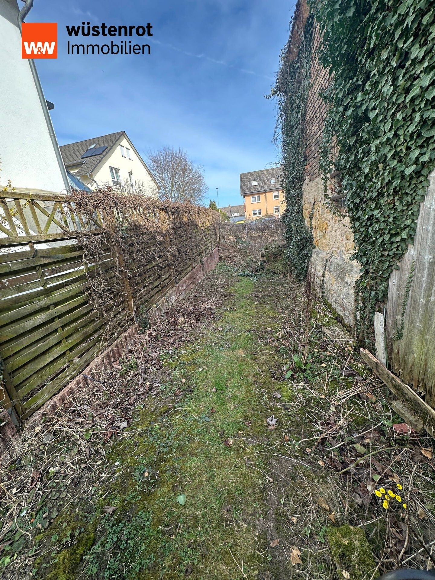 Immobilienangebot - Karben / Kloppenheim - Alle - Sanierungsbedürftiges 2-FH mit großer Scheune und Entwicklungspotenzial