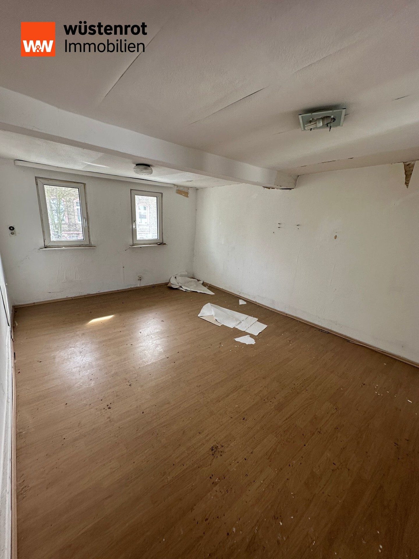 Immobilienangebot - Karben / Kloppenheim - Alle - Sanierungsbedürftiges 2-FH mit großer Scheune und Entwicklungspotenzial