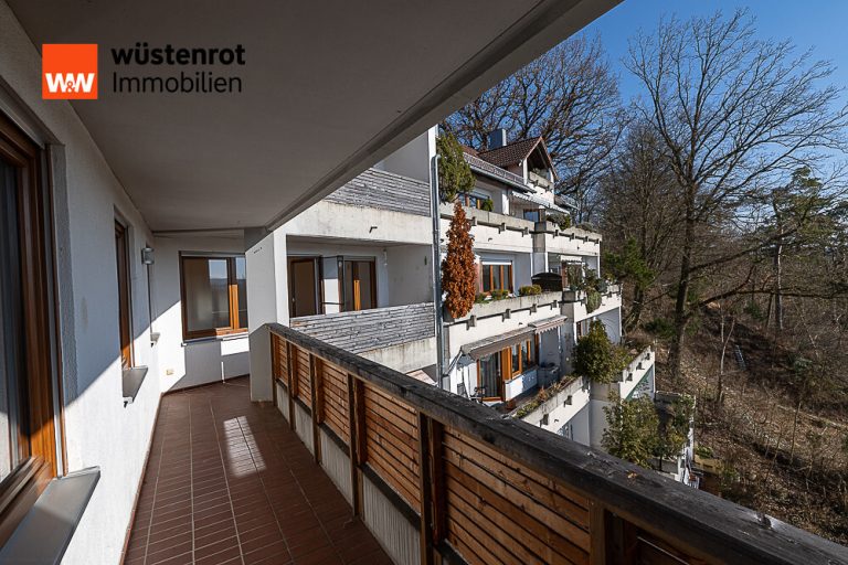 Immobilienangebot - Landshut-Kumhausen - Alle - 3 Zimmerwhg.  ca. 86 m² in Landshut-Kumhausen, m.
Balkon, Keller, Lift, TG-Platz separat zum Kauf.
