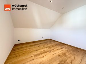 Immobilienangebot - Straubing - Alle - Penthouse-Feeling! Stylische 2,5-Zimmer-Wohnung mit Balkon, Dachterrasse & 2 Duplex-Stellplätzen