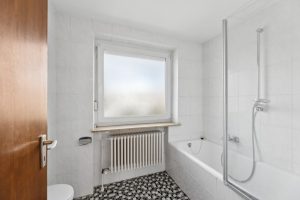 Immobilienangebot - Nürnberg - Alle - Top-gepflegtes Reihenhaus mit Dachstudio, Balkon 
und Garage in ruhiger Wohnlage. Sofort bezugsfrei!

Nürnberg-Langwasser