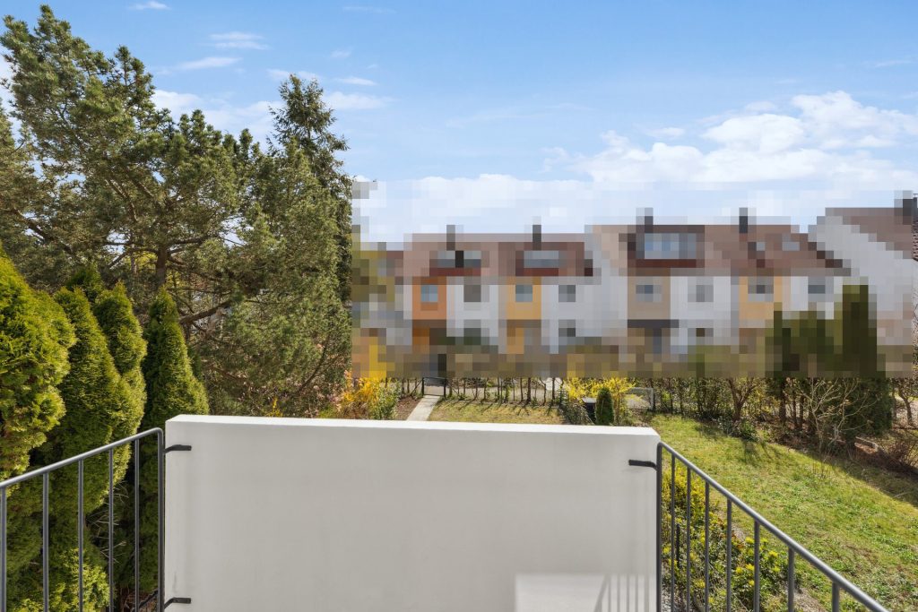 Immobilienangebot - Nürnberg - Alle - Top-gepflegtes Reihenhaus mit Dachstudio, Balkon 
und Garage in ruhiger Wohnlage. Sofort bezugsfrei!

Nürnberg-Langwasser