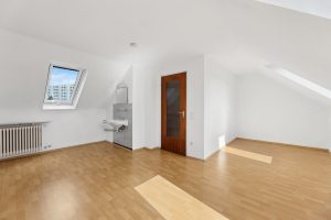 Immobilienangebot - Nürnberg - Alle - Top-gepflegtes Reihenhaus mit Dachstudio, Balkon 
und Garage in ruhiger Wohnlage. Sofort bezugsfrei!

Nürnberg-Langwasser