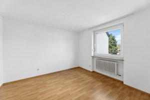 Immobilienangebot - Nürnberg - Alle - Top-gepflegtes Reihenhaus mit Dachstudio, Balkon 
und Garage in ruhiger Wohnlage. Sofort bezugsfrei!

Nürnberg-Langwasser