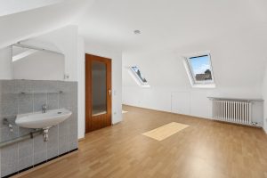 Immobilienangebot - Nürnberg - Alle - Top-gepflegtes Reihenhaus mit Dachstudio, Balkon 
und Garage in ruhiger Wohnlage. Sofort bezugsfrei!

Nürnberg-Langwasser