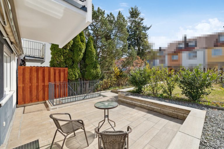 Immobilienangebot - Nürnberg - Alle - Top-gepflegtes Reihenhaus mit Dachstudio, Balkon 
und Garage in ruhiger Wohnlage. Sofort bezugsfrei!

Nürnberg-Langwasser