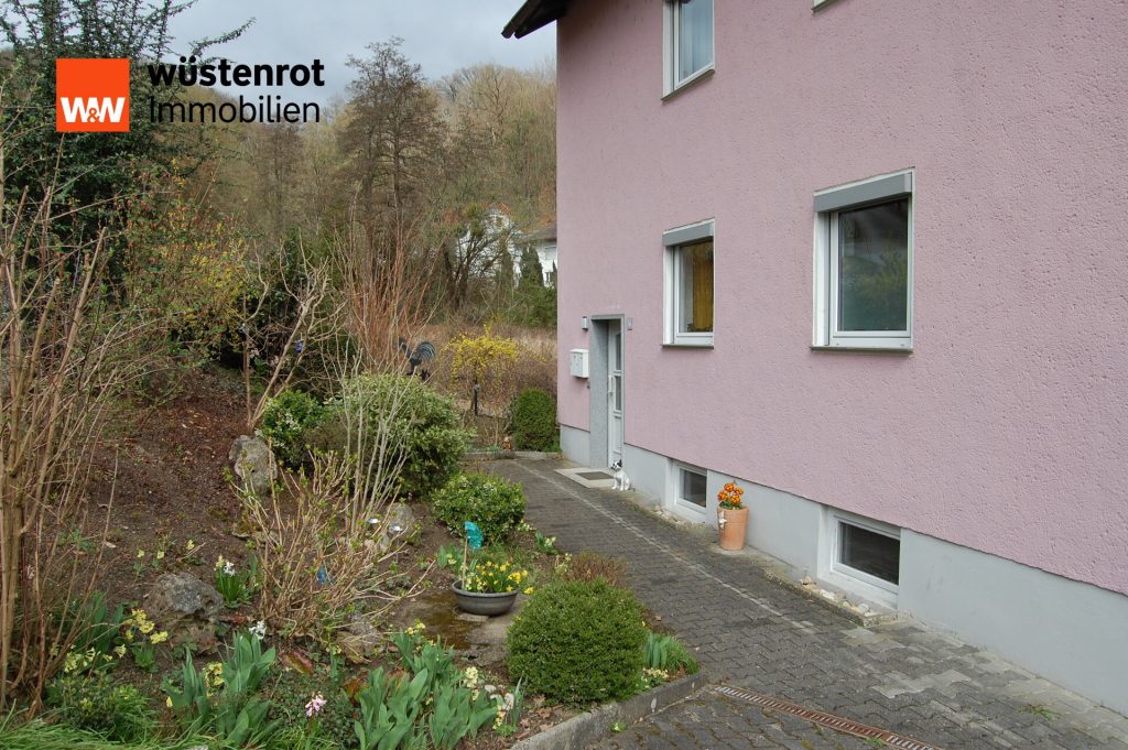 Immobilienangebot - Deggendorf / Deggenau - Alle - FÜR EIGENNUTZER ODER KAPITALANLEGER! GEPFLEGTES DREIFAMILIENHAUS IN RUHIGER LAGE DEGGENDORF/DEGGENAU