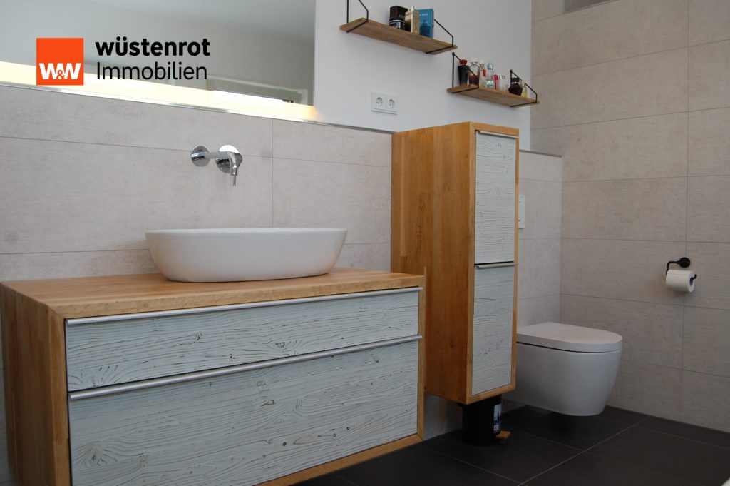Immobilienangebot - Kirchroth - Alle - Energieeffizient & modern Wohnen! Neuwertiges EFH mit Doppelgarage und schönen Garten in Kirchroth