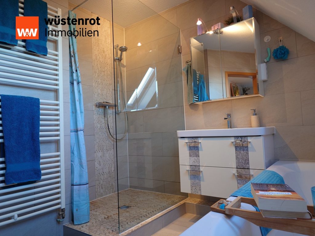 Immobilienangebot - Braunschweig-Hondelage - Alle - 3 Zimmer hat dieses hübsche Häuschen mit Nordseeflair zu bieten. Es ist saniert und modernisiert!