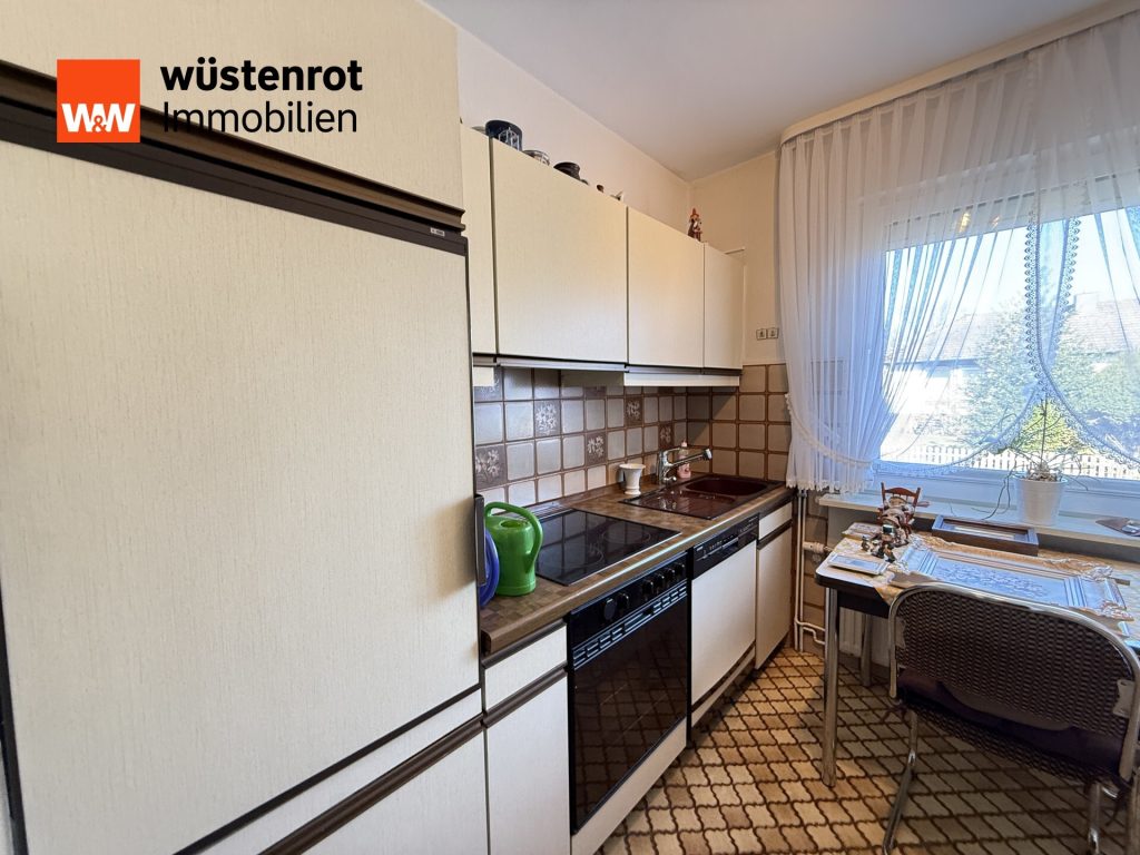 Immobilienangebot - Meine - Alle - Auf einem schönen großen Eckgrundstück steht dieses sanierunsbedürftige 2-Familienhaus mit 2 Garagen