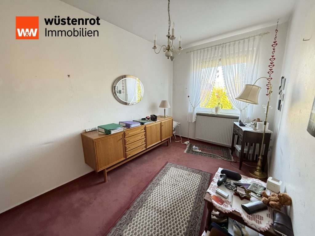 Immobilienangebot - Meine - Alle - Auf einem schönen großen Eckgrundstück steht dieses sanierunsbedürftige 2-Familienhaus mit 2 Garagen