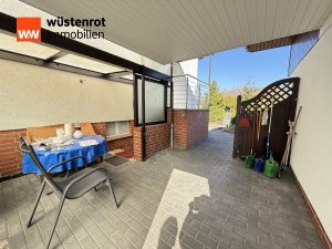 Immobilienangebot - Meine - Alle - Auf einem schönen großen Eckgrundstück steht dieses sanierunsbedürftige 2-Familienhaus mit 2 Garagen