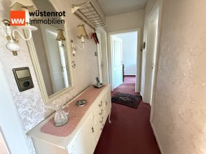 Immobilienangebot - Meine - Alle - Auf einem schönen großen Eckgrundstück steht dieses sanierunsbedürftige 2-Familienhaus mit 2 Garagen