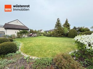 Immobilienangebot - Meine - Alle - Auf einem schönen großen Eckgrundstück steht dieses sanierunsbedürftige 2-Familienhaus mit 2 Garagen