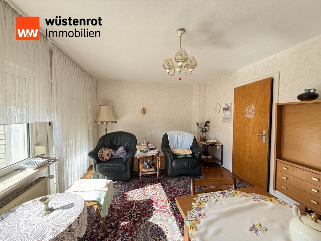 Immobilienangebot - Meine - Alle - Auf einem schönen großen Eckgrundstück steht dieses sanierunsbedürftige 2-Familienhaus mit 2 Garagen