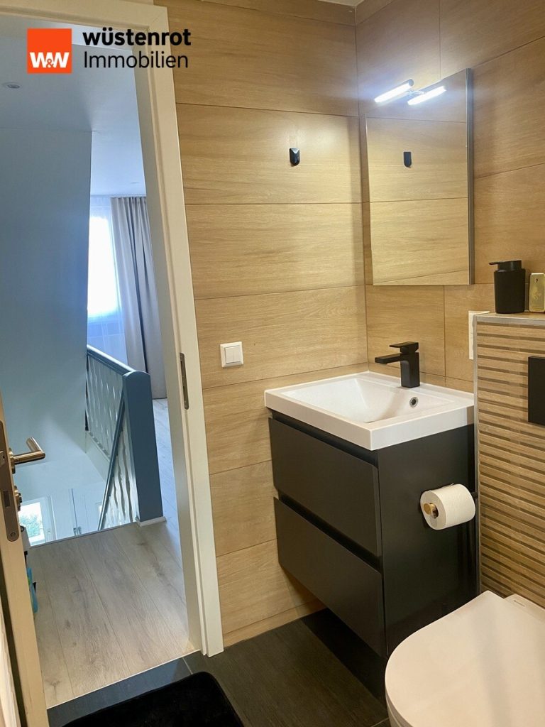 Immobilienangebot - Lörrach - Alle - Liebevoll saniertes 5-Zimmer-Reihenmittelhaus in Lörrach-Stetten in direkter Grenznähe zur Schweiz