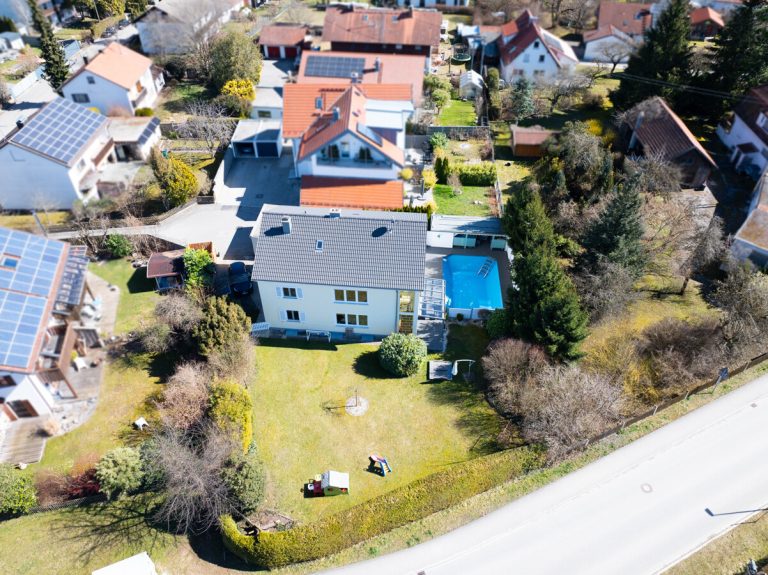 Immobilienangebot - Pürgen - Alle - Großzügiges Zweifamilienhaus mit Pool und vielen Extras