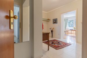 Immobilienangebot - München - Alle - Großzügige Dachterassenwohnung mit 5 Zimmern in TOP Lage! 2 TG-Stellplätze und Aufzug vorhanden.
