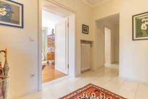 Immobilienangebot - München - Alle - Großzügige Dachterassenwohnung mit 5 Zimmern in TOP Lage! 2 TG-Stellplätze und Aufzug vorhanden.