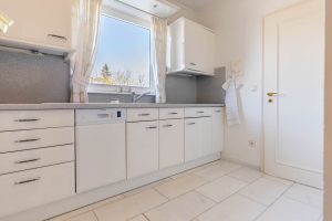 Immobilienangebot - München - Alle - Großzügige Dachterassenwohnung mit 5 Zimmern in TOP Lage! 2 TG-Stellplätze und Aufzug vorhanden.