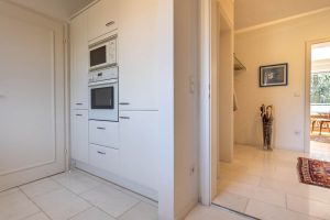 Immobilienangebot - München - Alle - Großzügige Dachterassenwohnung mit 5 Zimmern in TOP Lage! 2 TG-Stellplätze und Aufzug vorhanden.