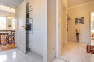 Immobilienangebot - München - Alle - Großzügige Dachterassenwohnung mit 5 Zimmern in TOP Lage! 2 TG-Stellplätze und Aufzug vorhanden.