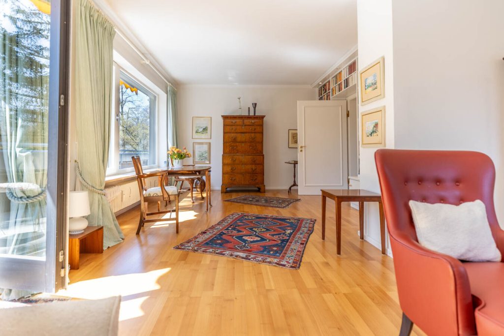 Immobilienangebot - München - Alle - Großzügige Dachterassenwohnung mit 5 Zimmern in TOP Lage! 2 TG-Stellplätze und Aufzug vorhanden.