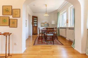 Immobilienangebot - München - Alle - Großzügige Dachterassenwohnung mit 5 Zimmern in TOP Lage! 2 TG-Stellplätze und Aufzug vorhanden.