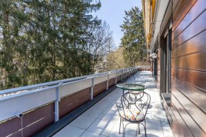 Immobilienangebot - München - Alle - Großzügige Dachterassenwohnung mit 5 Zimmern in TOP Lage! 2 TG-Stellplätze und Aufzug vorhanden.
