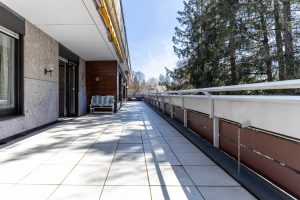 Immobilienangebot - München - Alle - Großzügige Dachterassenwohnung mit 5 Zimmern in TOP Lage! 2 TG-Stellplätze und Aufzug vorhanden.
