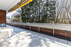 Immobilienangebot - München - Alle - Großzügige Dachterassenwohnung mit 5 Zimmern in TOP Lage! 2 TG-Stellplätze und Aufzug vorhanden.