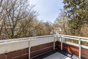 Immobilienangebot - München - Alle - Großzügige Dachterassenwohnung mit 5 Zimmern in TOP Lage! 2 TG-Stellplätze und Aufzug vorhanden.