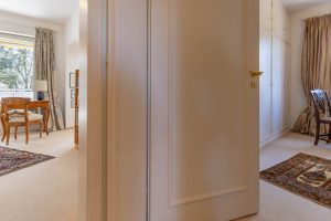Immobilienangebot - München - Alle - Großzügige Dachterassenwohnung mit 5 Zimmern in TOP Lage! 2 TG-Stellplätze und Aufzug vorhanden.