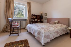 Immobilienangebot - München - Alle - Großzügige Dachterassenwohnung mit 5 Zimmern in TOP Lage! 2 TG-Stellplätze und Aufzug vorhanden.