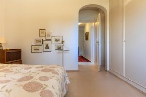 Immobilienangebot - München - Alle - Großzügige Dachterassenwohnung mit 5 Zimmern in TOP Lage! 2 TG-Stellplätze und Aufzug vorhanden.