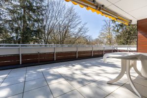 Immobilienangebot - München - Alle - Großzügige Dachterassenwohnung mit 5 Zimmern in TOP Lage! 2 TG-Stellplätze und Aufzug vorhanden.