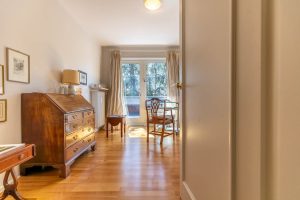 Immobilienangebot - München - Alle - Großzügige Dachterassenwohnung mit 5 Zimmern in TOP Lage! 2 TG-Stellplätze und Aufzug vorhanden.