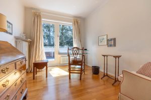 Immobilienangebot - München - Alle - Großzügige Dachterassenwohnung mit 5 Zimmern in TOP Lage! 2 TG-Stellplätze und Aufzug vorhanden.