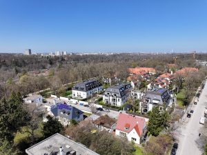 Immobilienangebot - München - Alle - Großzügige Dachterassenwohnung mit 5 Zimmern in TOP Lage! 2 TG-Stellplätze und Aufzug vorhanden.