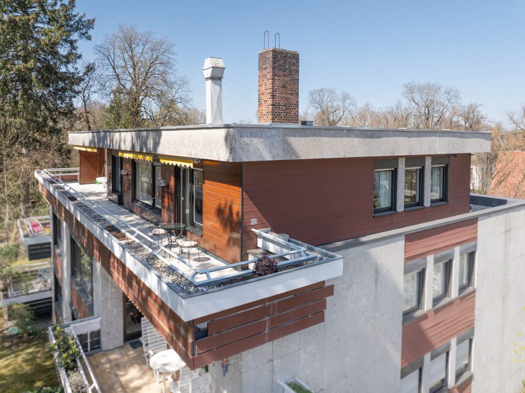 Immobilienangebot - München - Alle - Großzügige Dachterassenwohnung mit 5 Zimmern in TOP Lage! 2 TG-Stellplätze und Aufzug vorhanden.