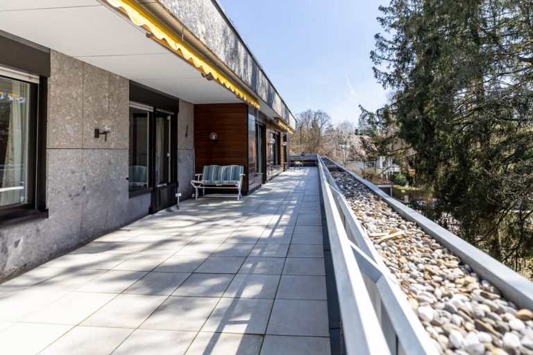 Immobilienangebot - München - Alle - Großzügige Dachterassenwohnung mit 5 Zimmern in TOP Lage! 2 TG-Stellplätze und Aufzug vorhanden.