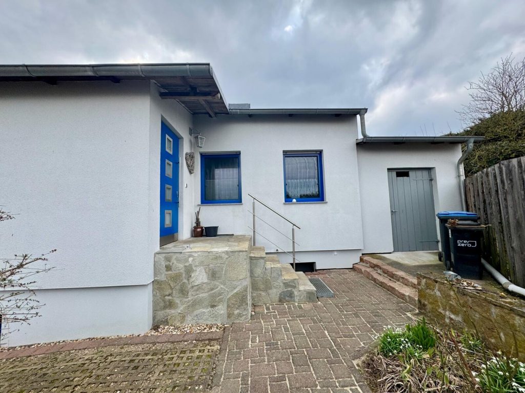 Immobilienangebot - Osternienburger Land - Alle - Modernisiertes Einfamilienhaus mit großem Grundstück, Pool & Keller in ruhiger Lage