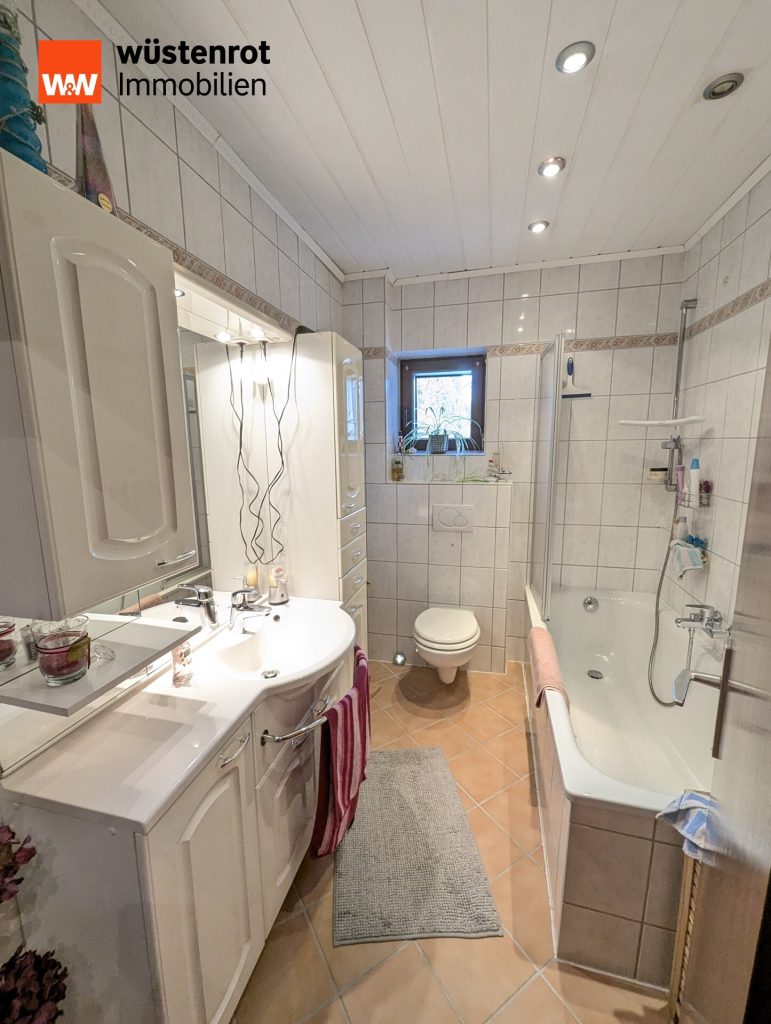 Immobilienangebot - Essen - Alle - Attraktives 4-Familienhaus mit flexibler Nutzung – Hauptwohnung auf Wunsch frei verfügbar!