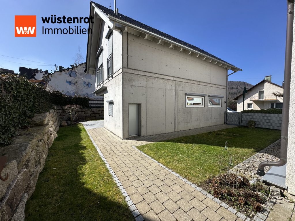 Immobilienangebot - Burladingen / Killer - Alle - Wohnen mit Komfort: Großzügiges Haus mit Garten und viel Stauraum